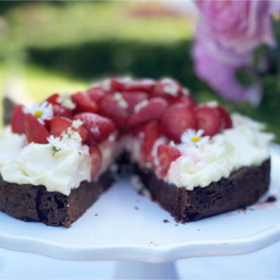 Strawberry and chocolate cheesecake tart
